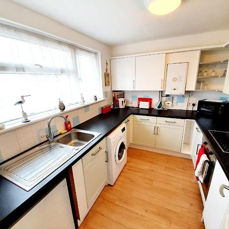 Rayleigh Town Centre 2 Bedroom Apartment Bagian luar foto