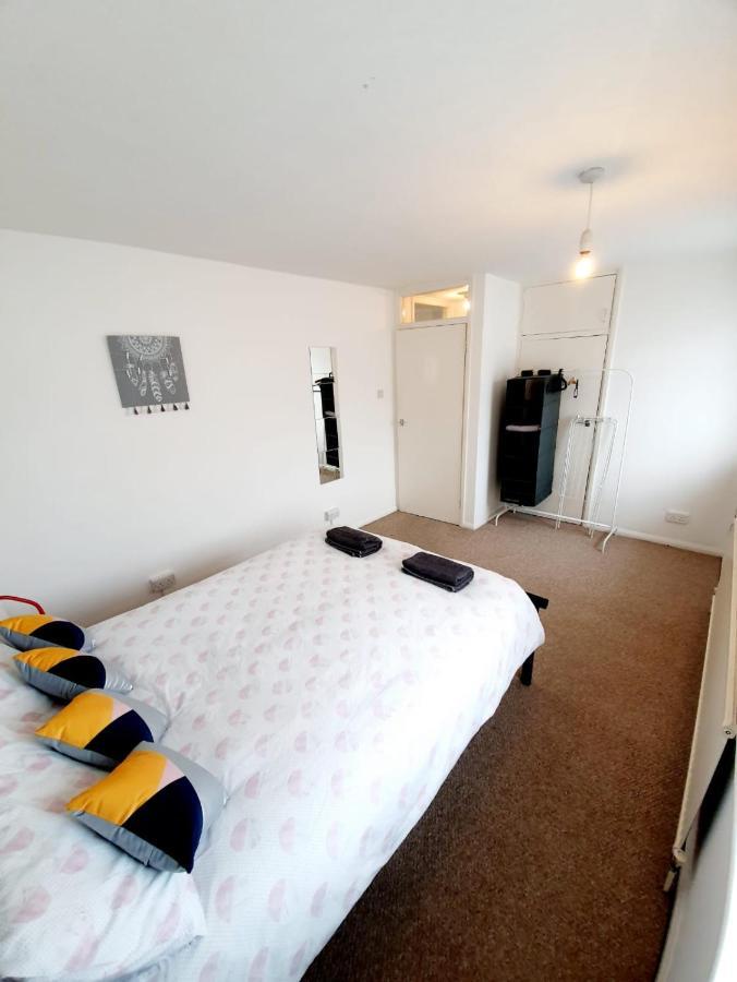 Rayleigh Town Centre 2 Bedroom Apartment Bagian luar foto