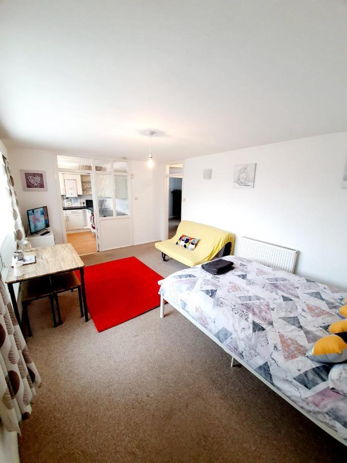 Rayleigh Town Centre 2 Bedroom Apartment Bagian luar foto