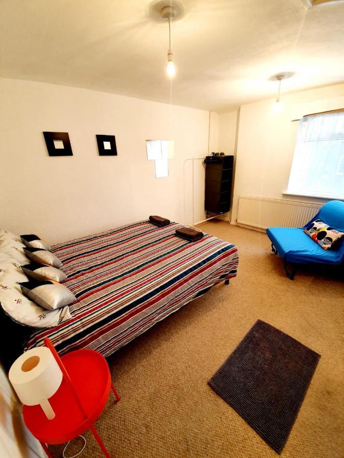 Rayleigh Town Centre 2 Bedroom Apartment Bagian luar foto