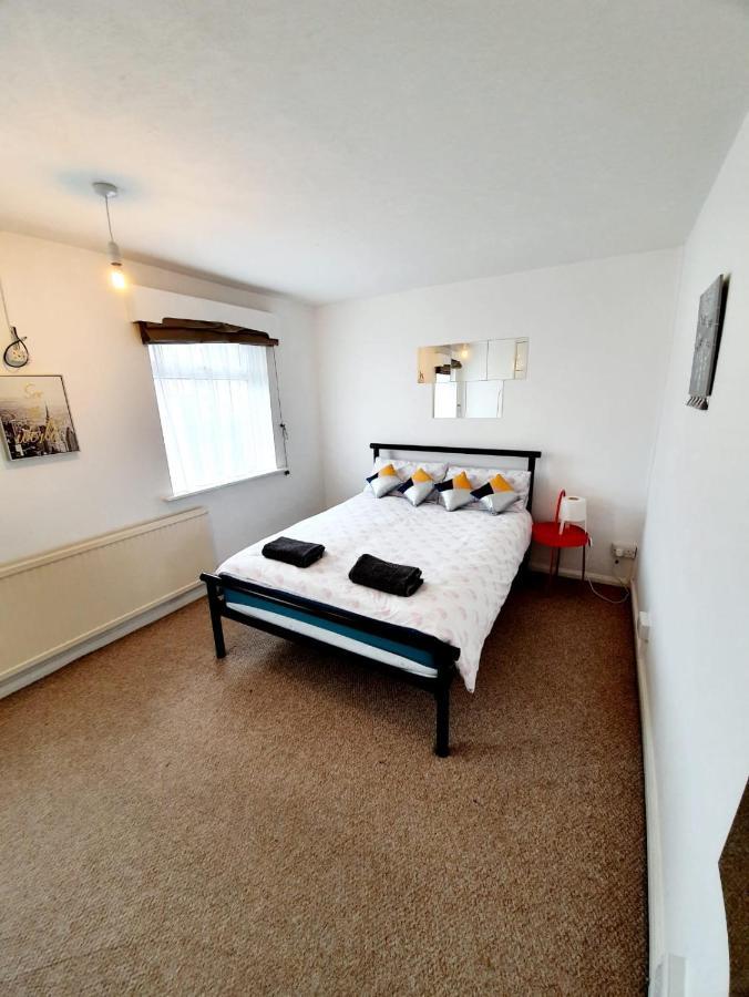Rayleigh Town Centre 2 Bedroom Apartment Bagian luar foto