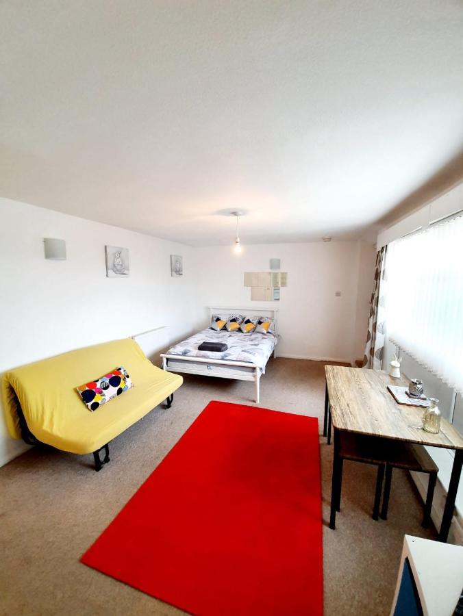 Rayleigh Town Centre 2 Bedroom Apartment Bagian luar foto