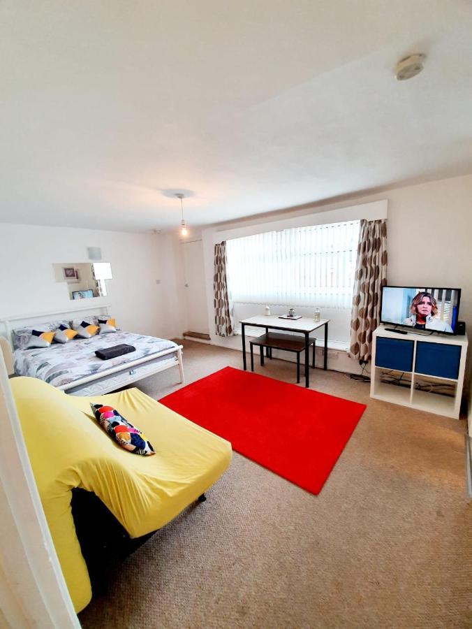 Rayleigh Town Centre 2 Bedroom Apartment Bagian luar foto