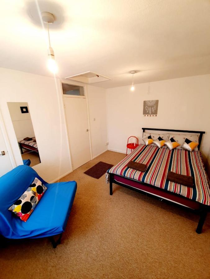 Rayleigh Town Centre 2 Bedroom Apartment Bagian luar foto
