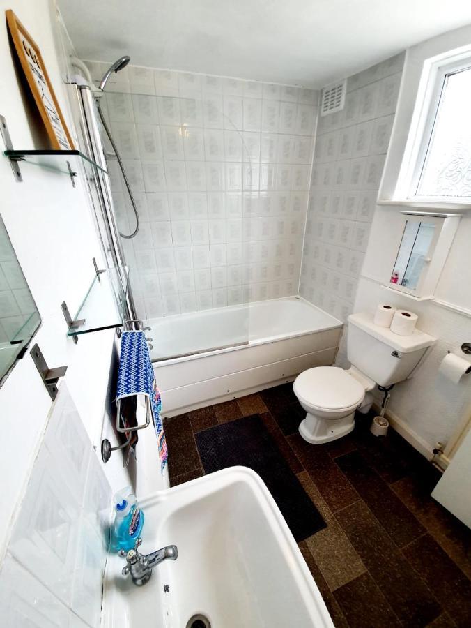 Rayleigh Town Centre 2 Bedroom Apartment Bagian luar foto